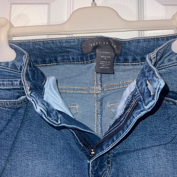 Suzy Shier | Denim Bermuda Frayed Hem Shorts | Size:5 | Womens | BundleNSave - Picture 6 of 6